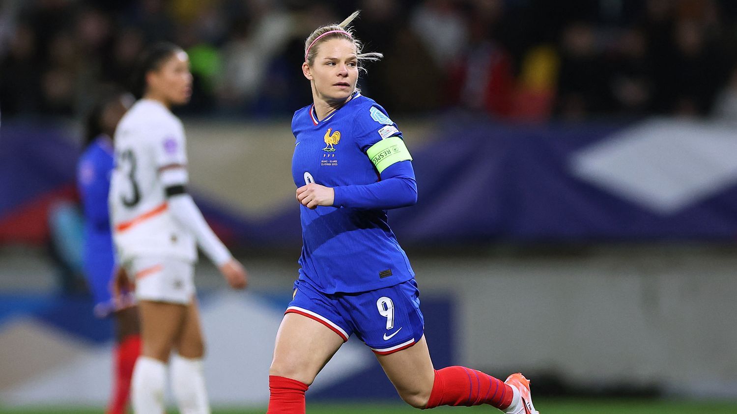 Ligue des nations : les Bleues dominent l'Islande, Eugénie Le Sommer bat le record de sélections en équipe de France