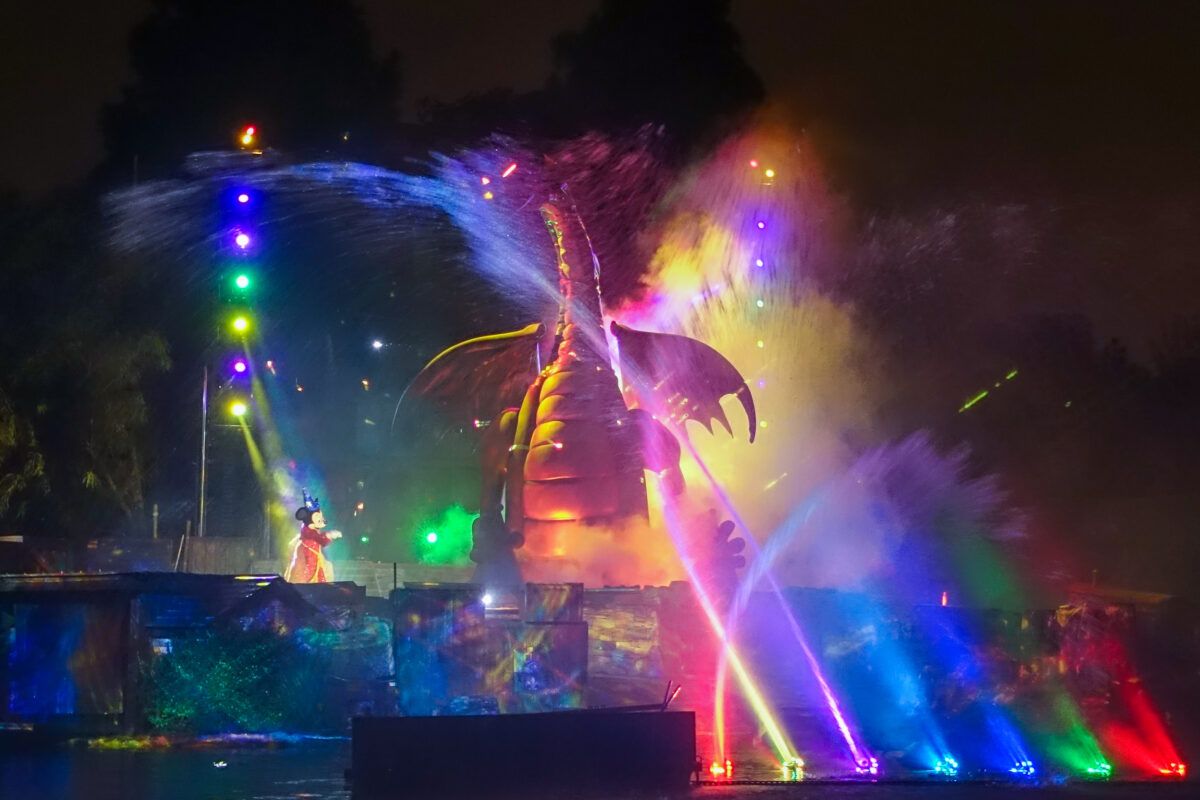 Fantasmic! Reportedly Returning to Disneyland This Weekend With B-Mode Dragon