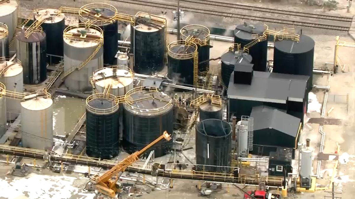 1 Dead, 1 Injured in Explosion and Fire at Petroleum Plant in Lemont