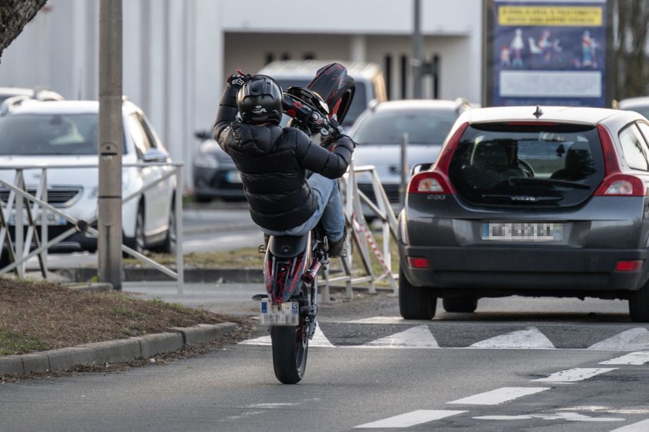 Rodéo à moto dans un centre commercial près de Nantes, une enquête a été ouverte