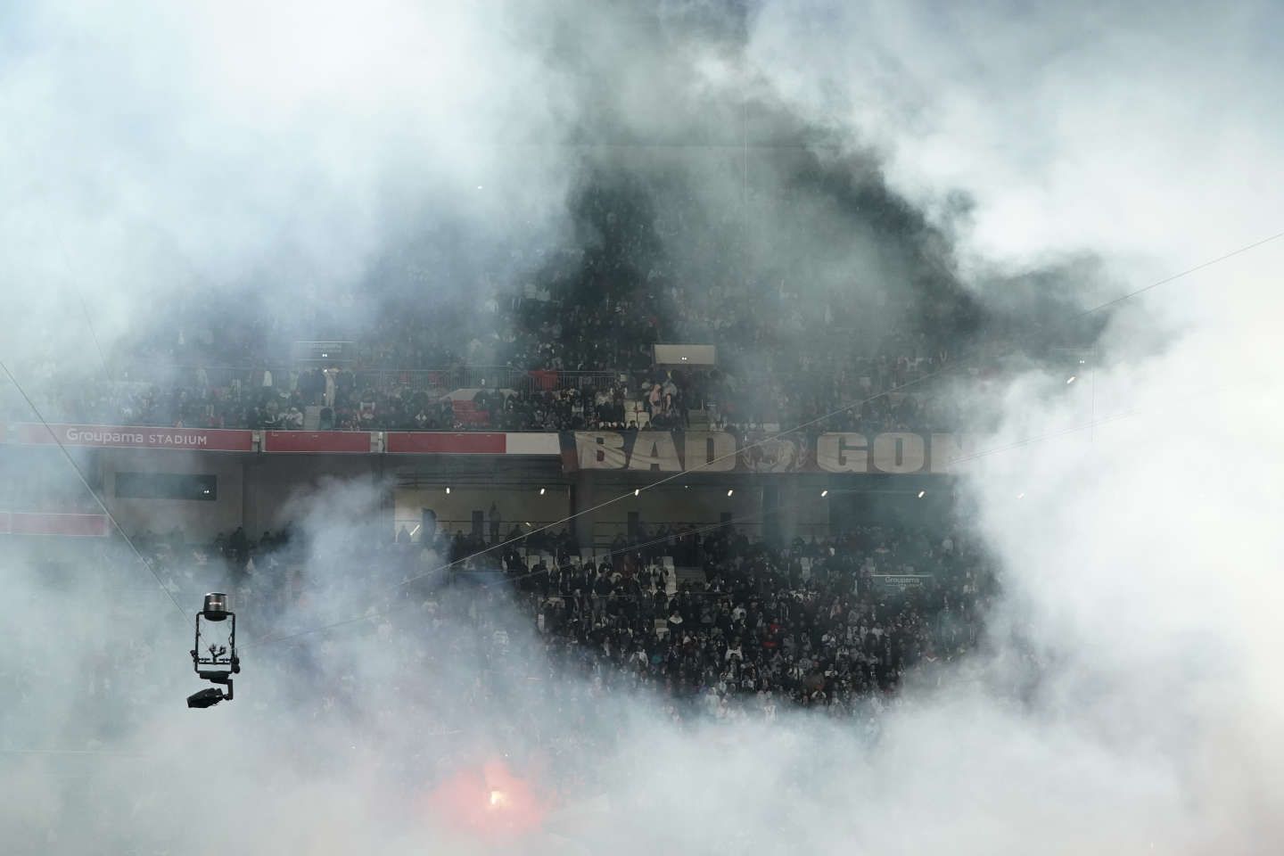 Ligue 1 : une enquête pour " violences aggravées " ouverte après les affrontements qui ont suivi le match OL-OM