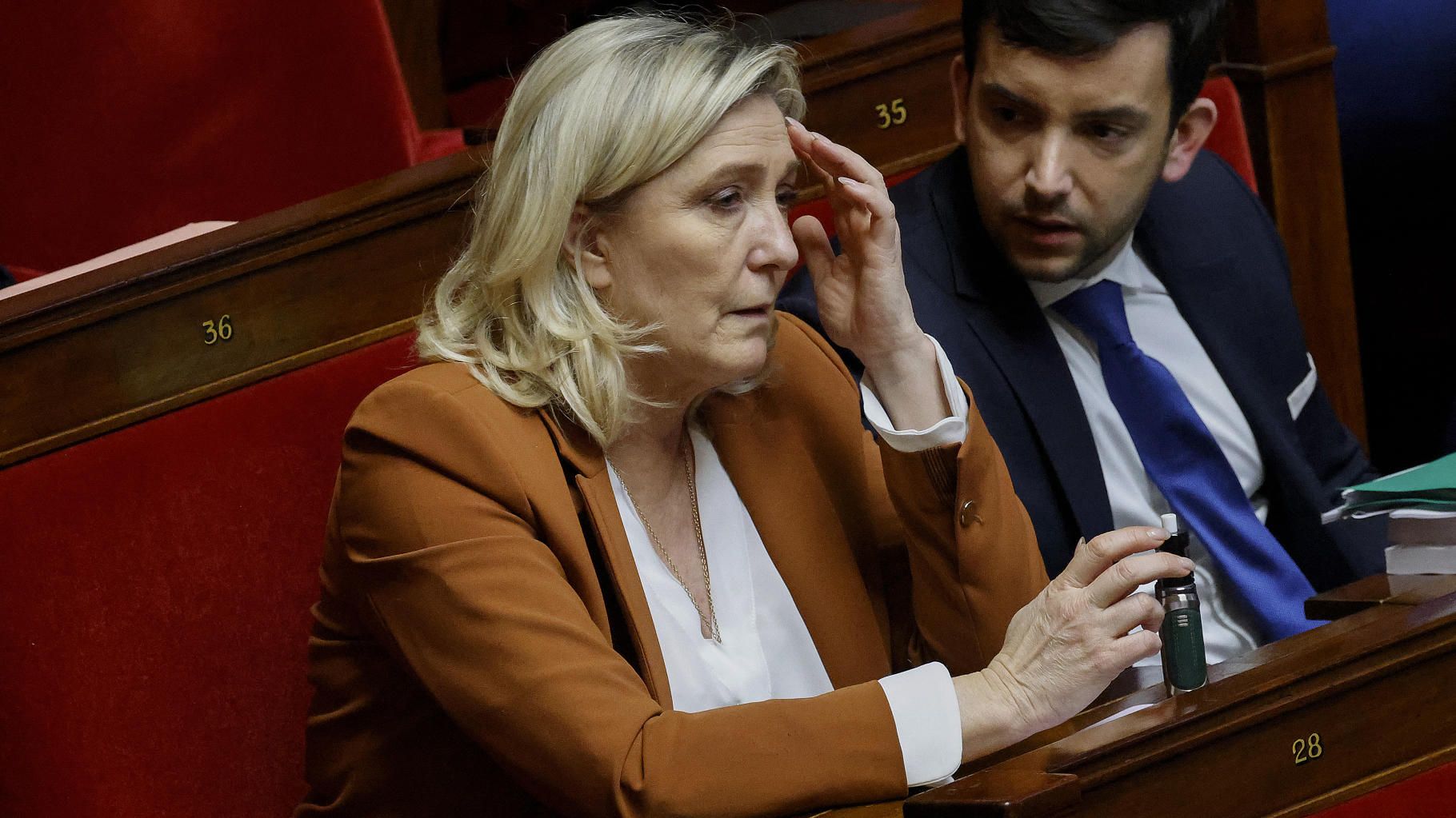 Marine Le Pen justifie la passivité du RN quand Yannick Morez a été salué à l’Assemblée