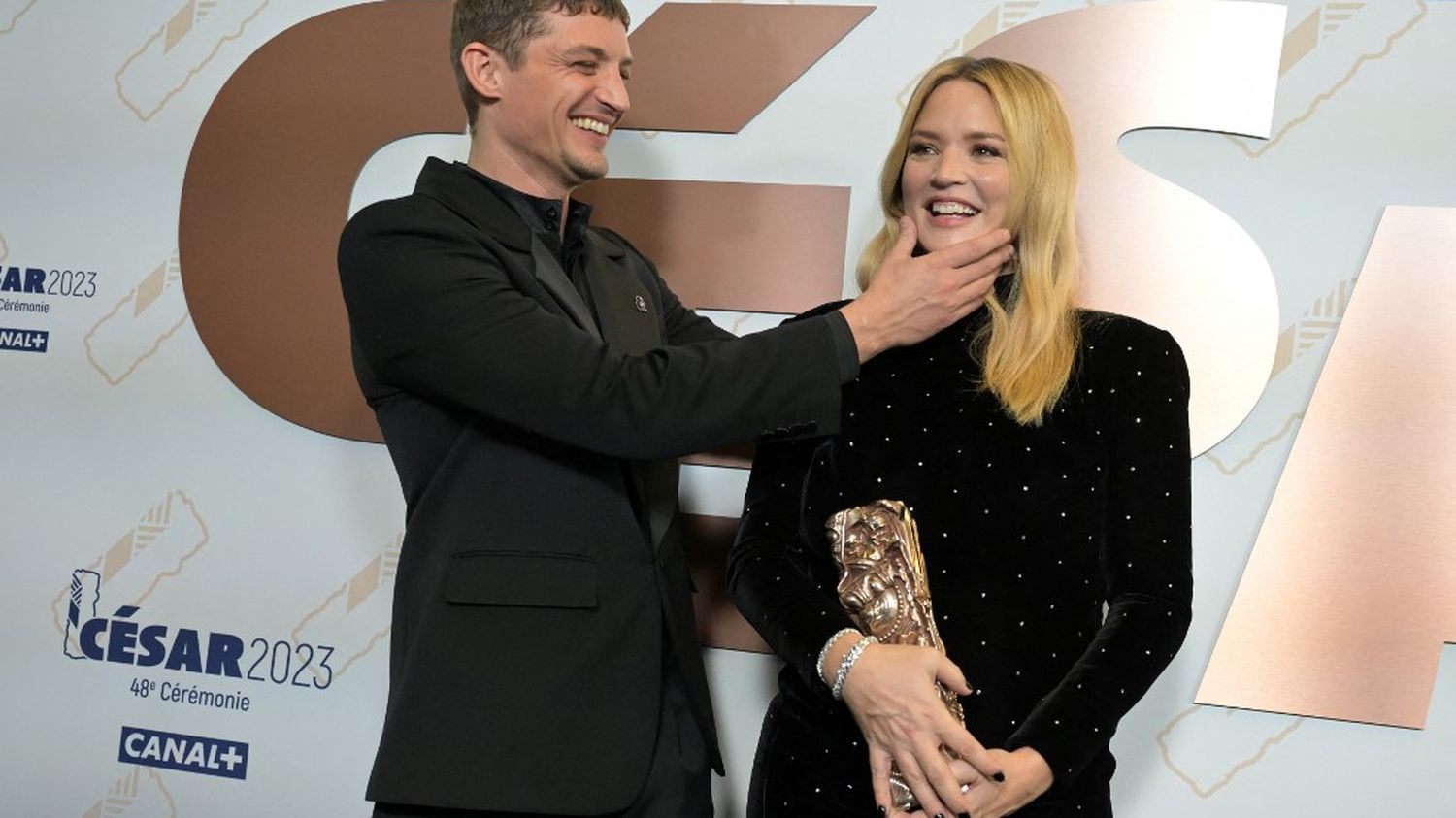 Festival de Cannes 2023 : comment Virginie Efira est passée de présentatrice de télé-crochet à star incontournable du cinéma français