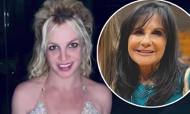 Britney Spears REUNITES with mom Lynne for the first time in YEARS ... as they chat at her home