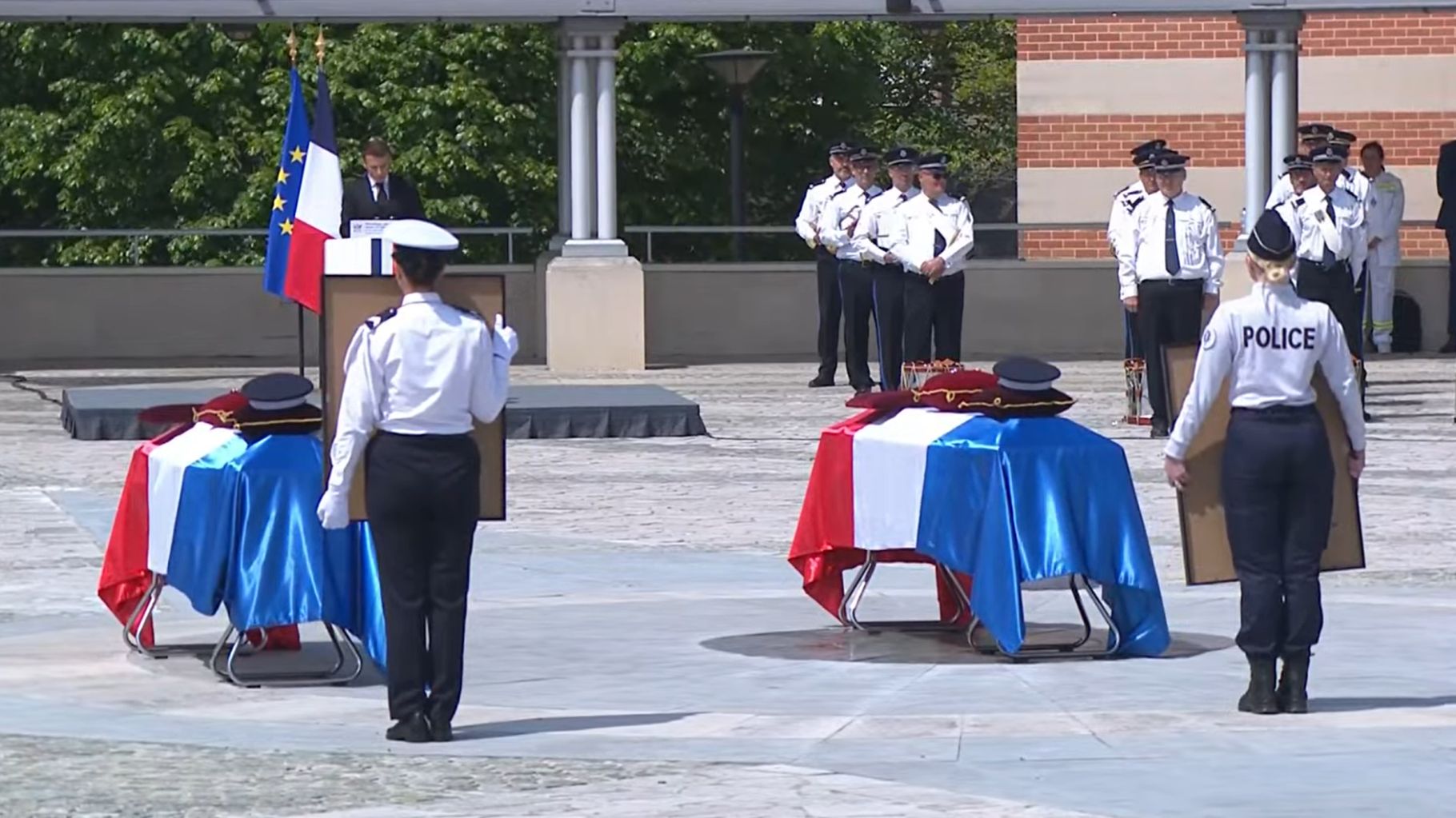 Emmanuel Macron a rendu hommage à Roubaix aux trois policiers tués