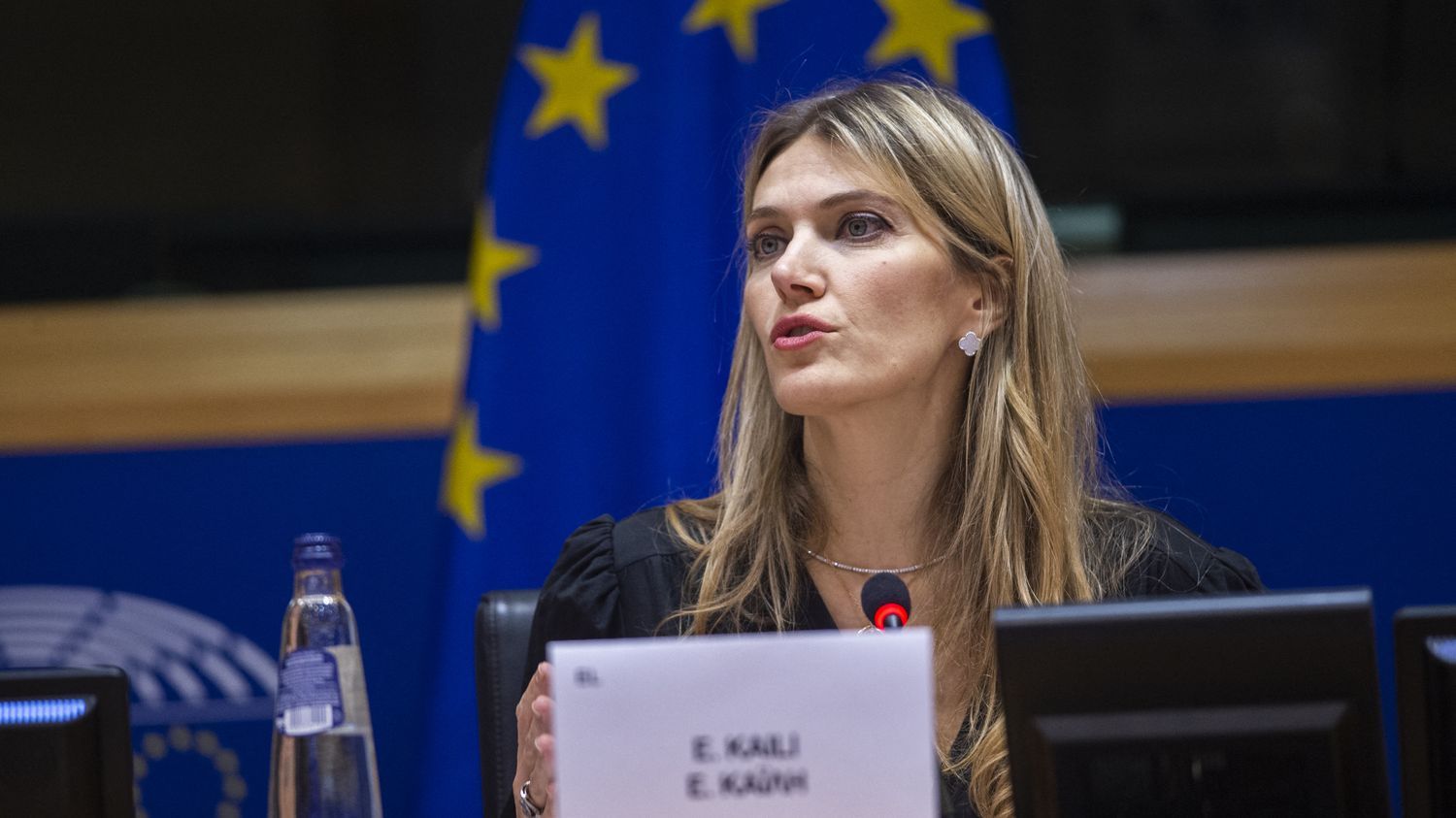 Soupçons de corruption au Parlement européen : l'eurodéputée Eva Kaili autorisée à retirer son bracelet électronique