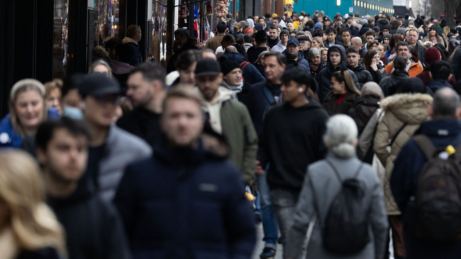 Royaume-Uni : l'immigration nette atteint un niveau record en 2022 avec 606 000 personnes