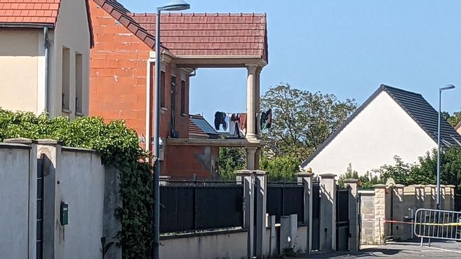 Une femme et ses deux enfants retrouvés morts, à Dreux : le profil du suspect se précise