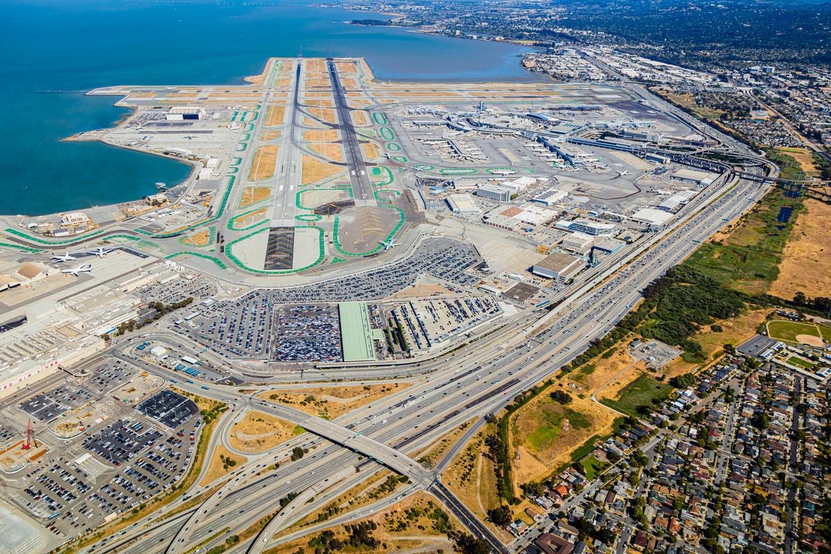 Two planes abort landings in San Francisco after