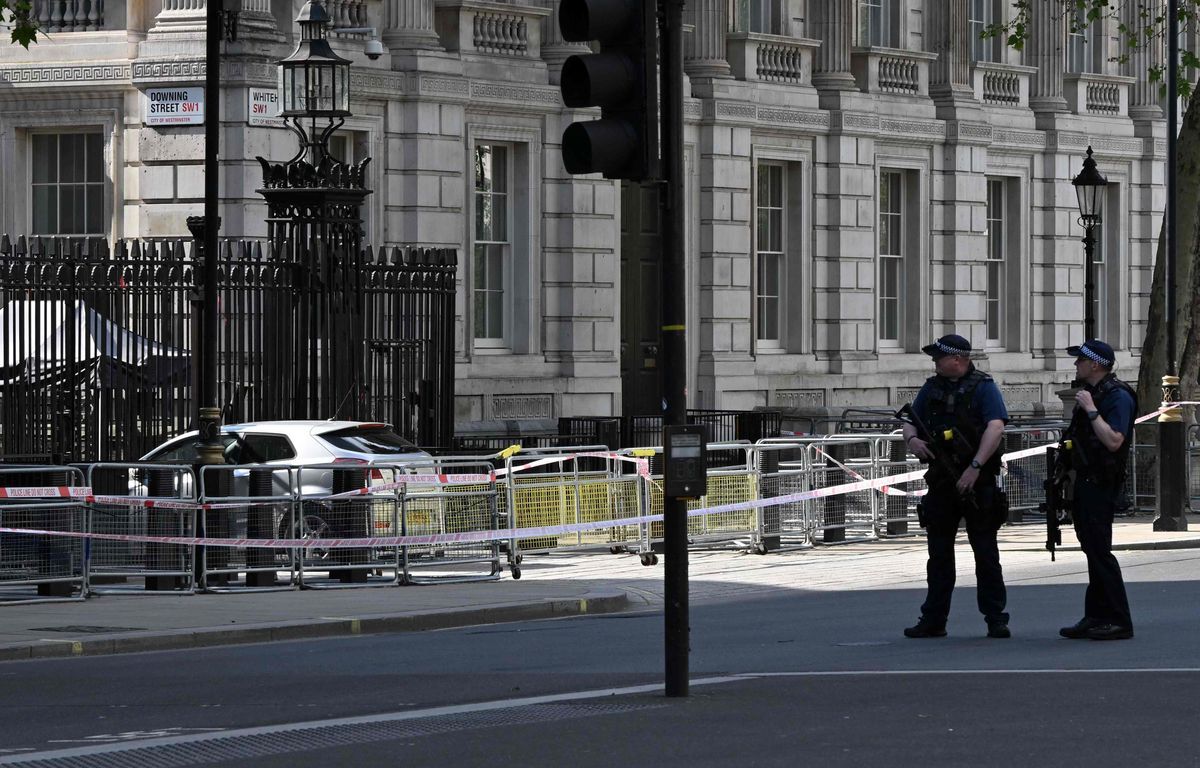 Royaume-Uni : Un homme arrêté après avoir percuté les grilles de Downing Street