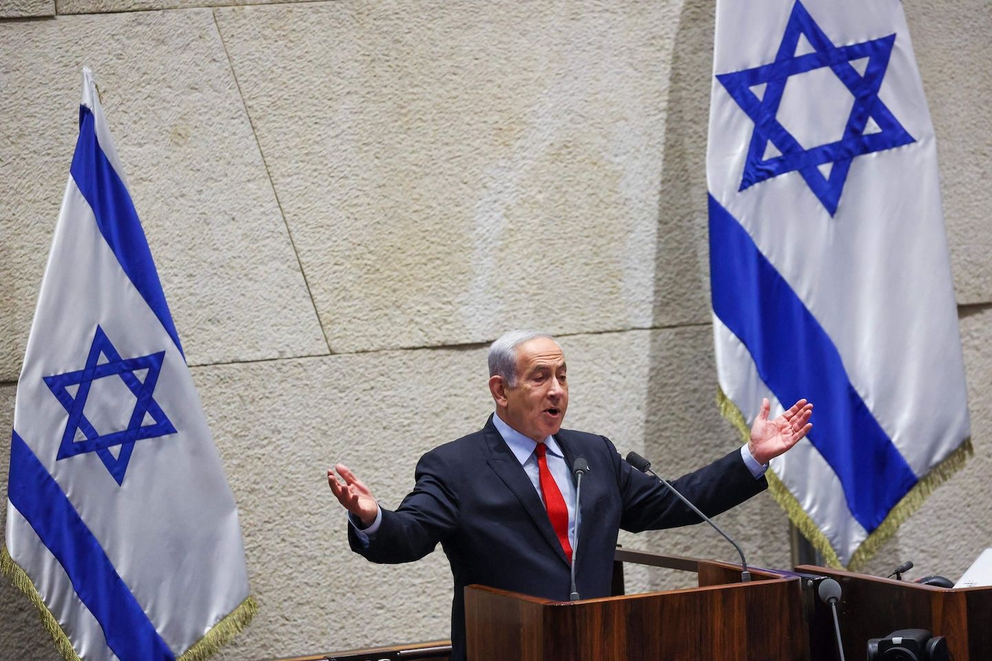 Benjamin Netanyahu passes Israel budget, gains control of coalition