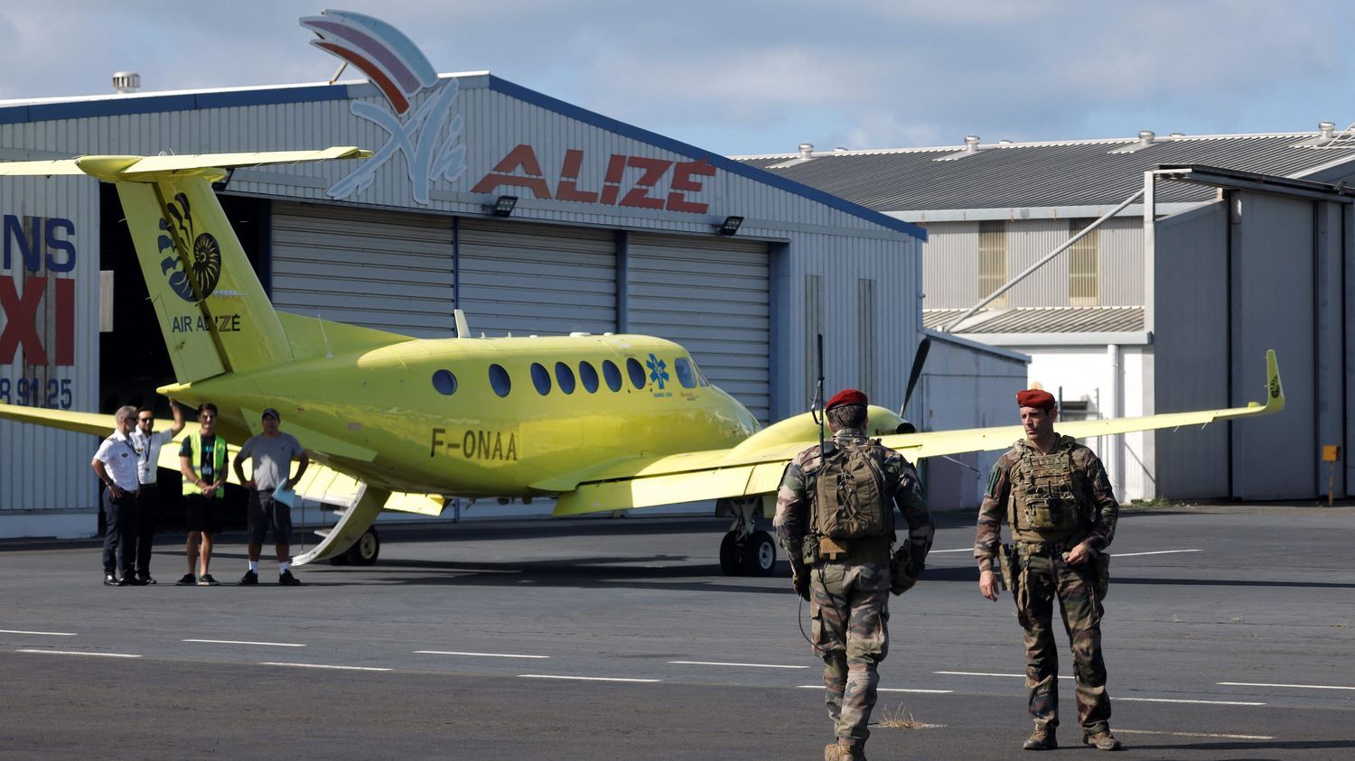 les évacuations de touristes français ont commencé