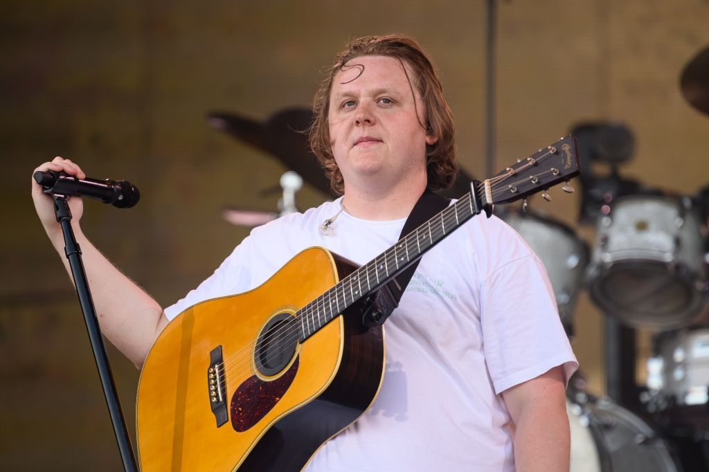 Lewis Capaldi Thanks Glastonbury Crowd For Helping Him Through Song