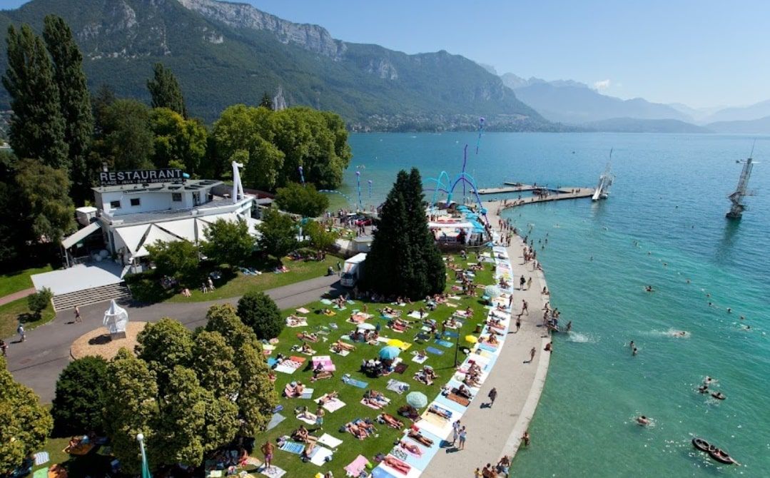 Lac d’Annecy : découvrez les 5 plages idéales avec des enfants