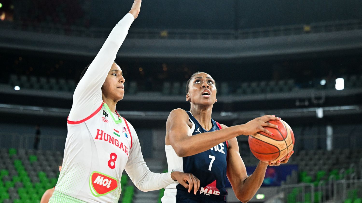 les Bleues maintiennent leur avance... suivez la petite finale entre la France et la Hongrie