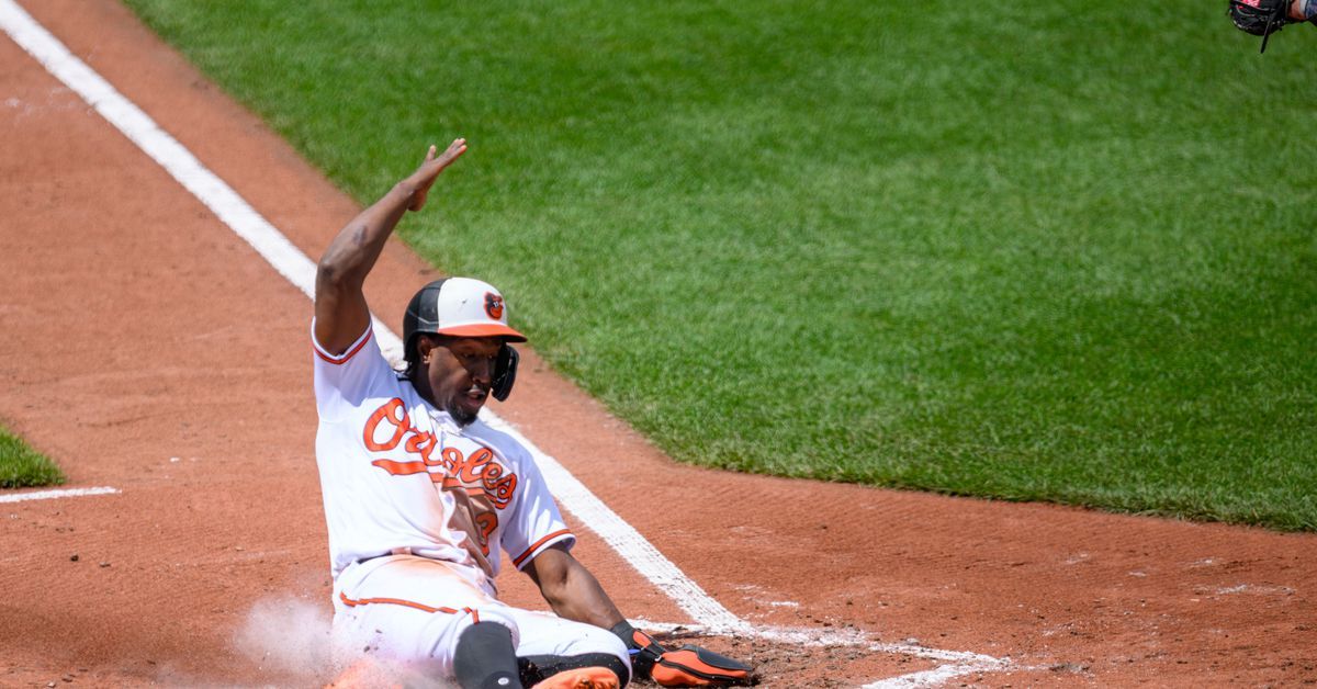 Orioles defeat Mariners, 3-2, as Santander homers again