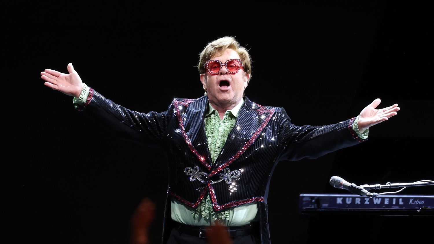 Elton John promet "un concert très spécial" à Glastonbury, où il fait ses adieux au public britannique dimanche