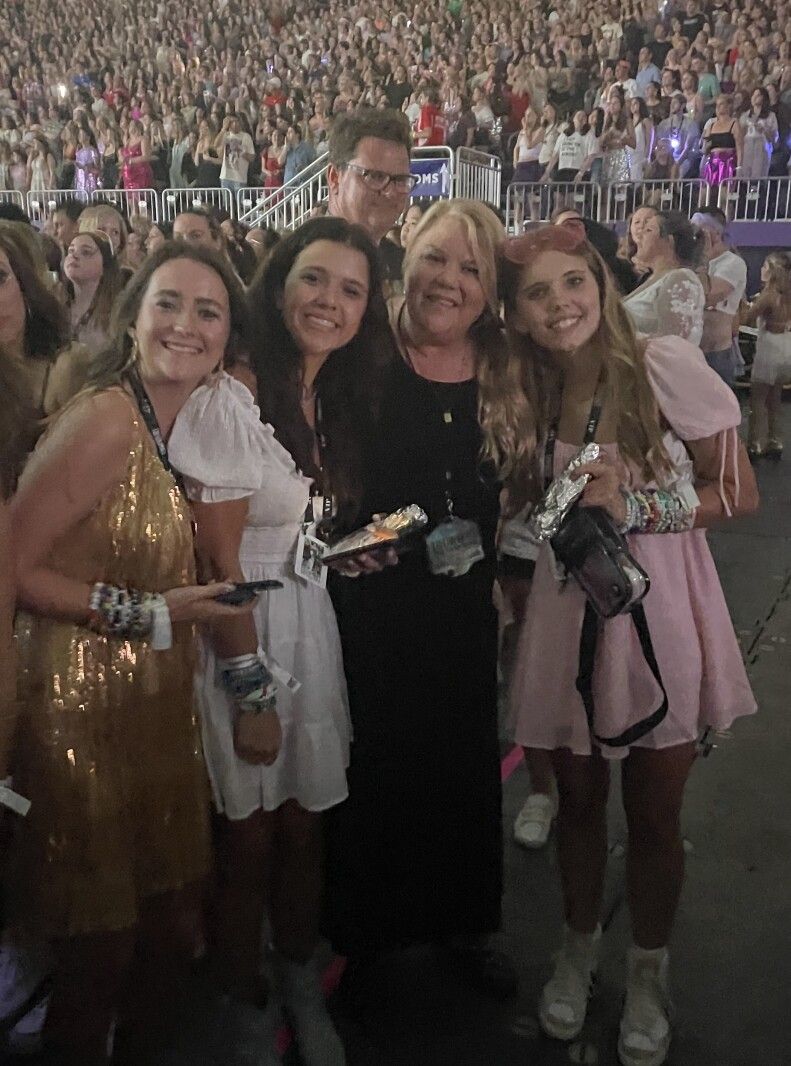 Bismarck fans have a memorable run-in with Taylor Swift's mom during Minneapolis concert