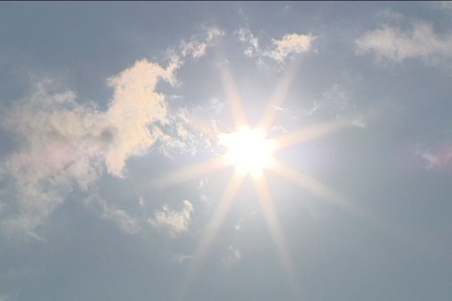 "Acteur de la transition en faisant des économies." Des particuliers achètent des kits de panneaux solaires à monter soi-même