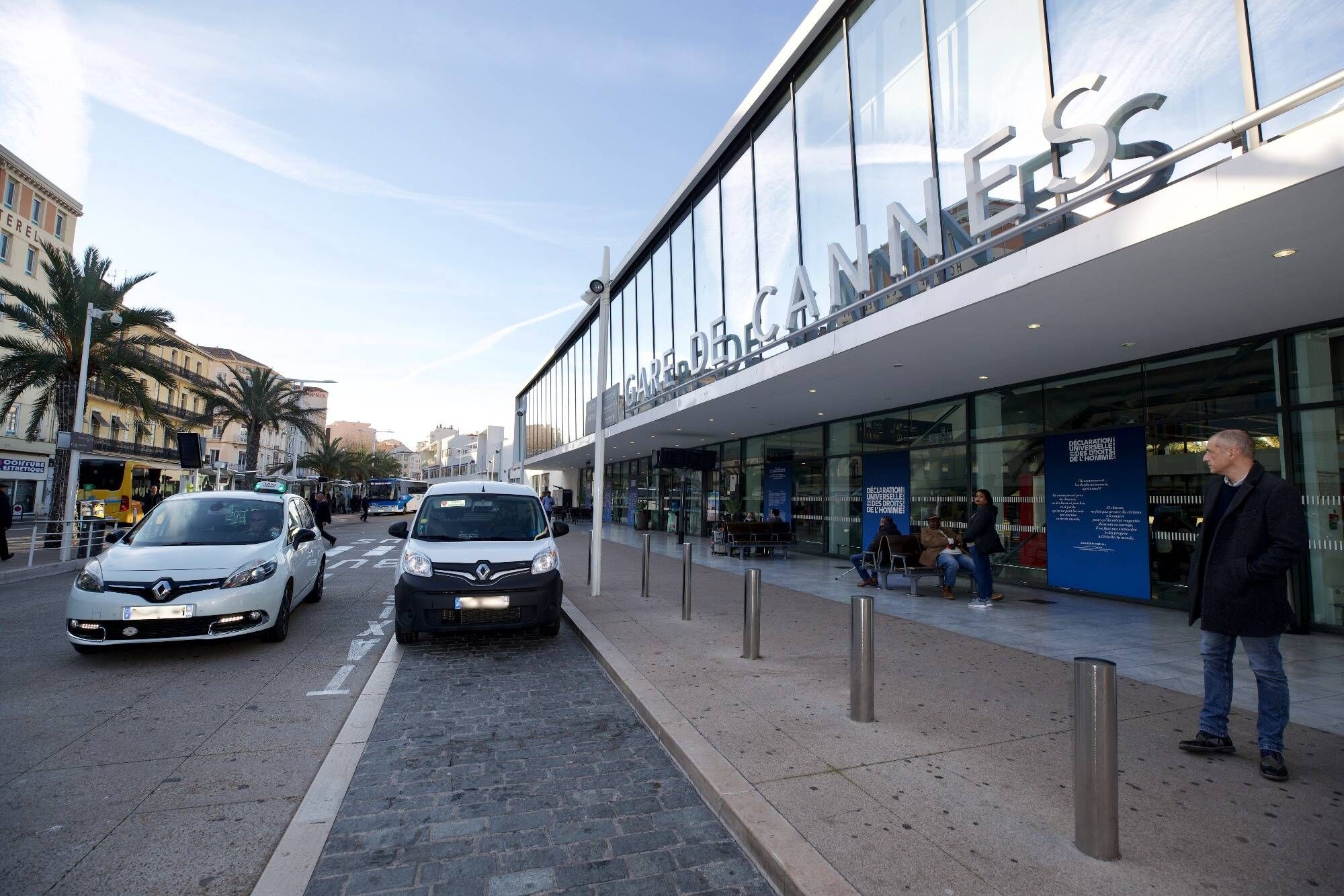 Il fait un malaise cardiaque à la gare de Cannes, des témoins parviennent à le réanimer