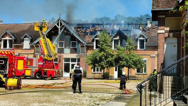 Un incendie ravage un bâtiment à la maison d'enfants Théodore-de-Bèze de Paron : une adolescente placée en garde à vue