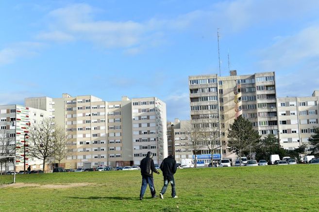 Trois policiers blessés par des tirs de mortier à Limoges