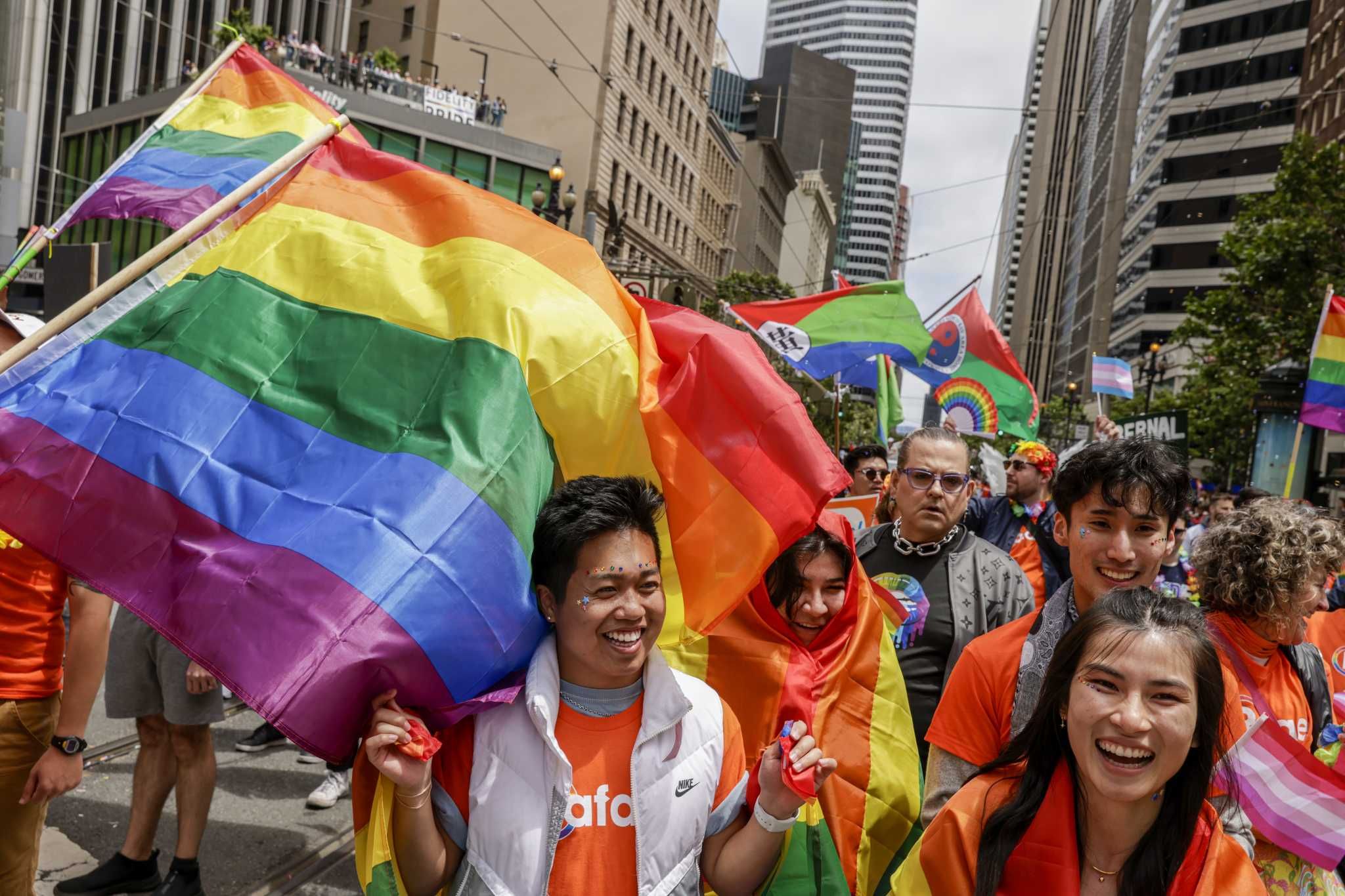 Hundreds of thousands come out to SF Pride Parade