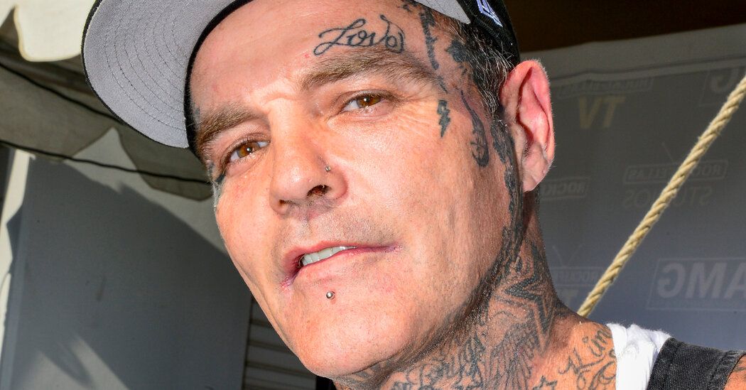 ‘Shifty Shellshock,’ Crazy Town’s Lead Singer, Dies at 49