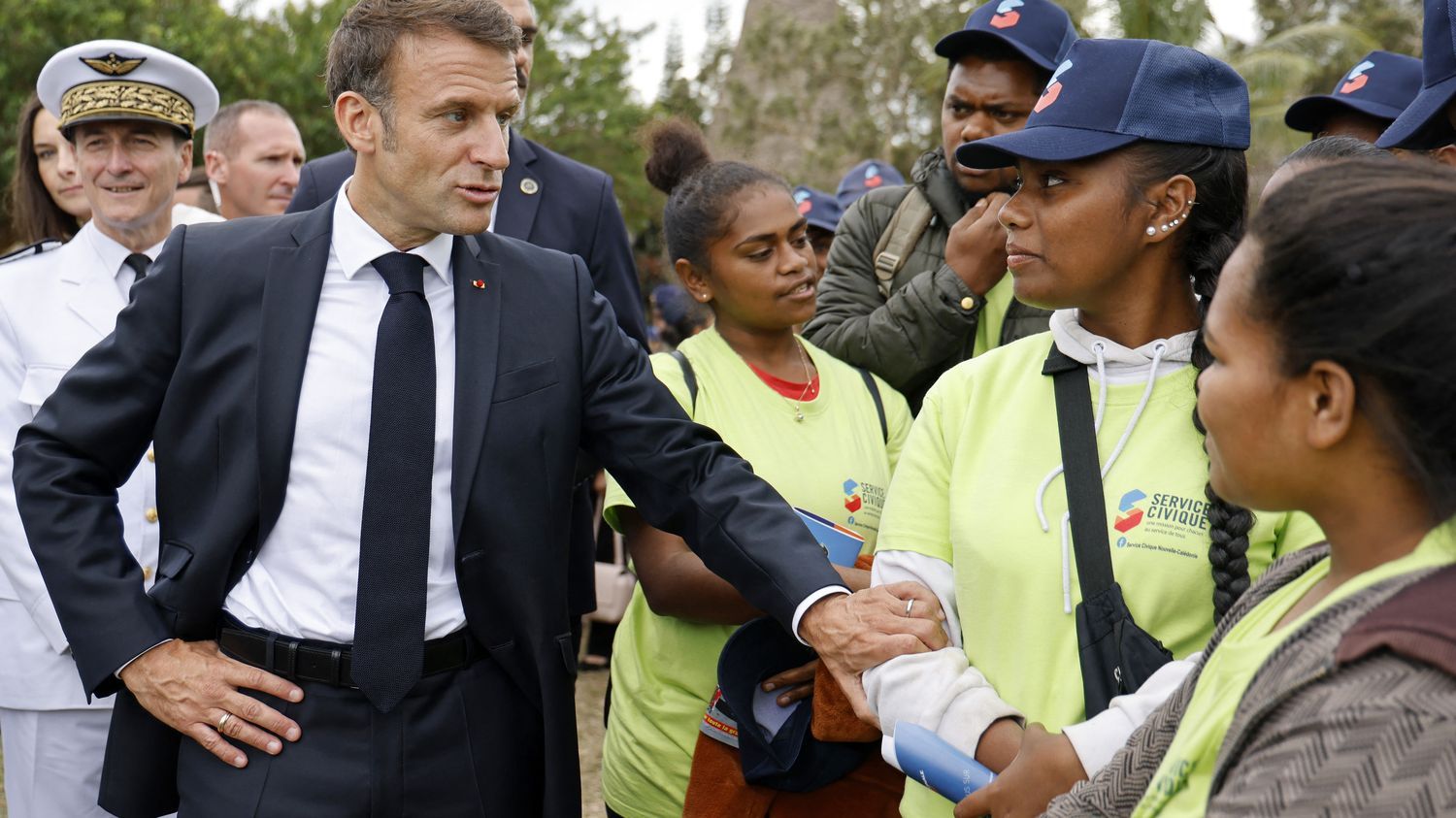 En Nouvelle-Calédonie, Emmanuel Macron évoque Edouard Philippe parmi ceux qui pourraient "prendre le relais" en 2027