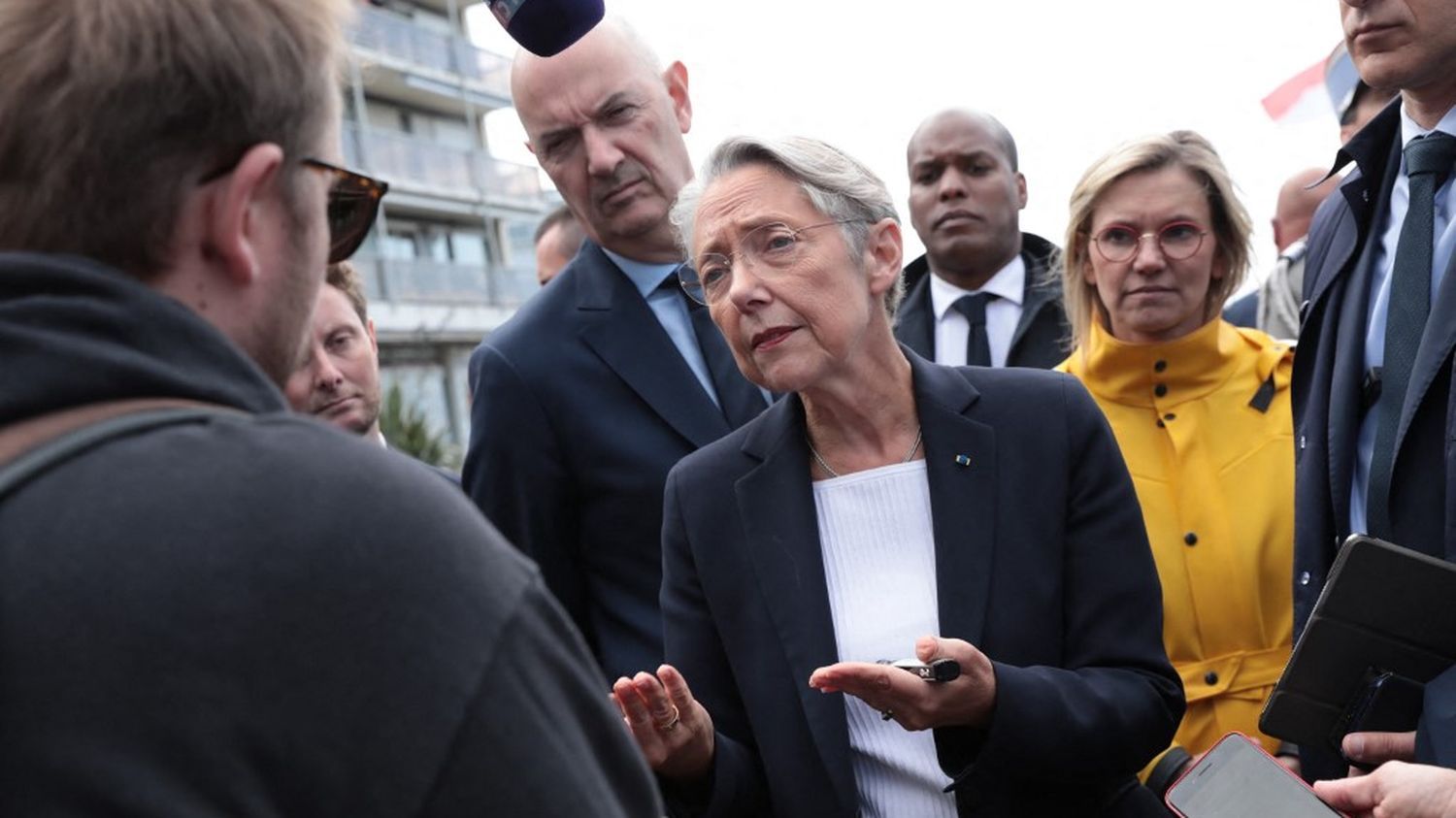 Policier incarcéré à Marseille : Elisabeth Borne demande que "la justice puisse faire son travail sereinement"