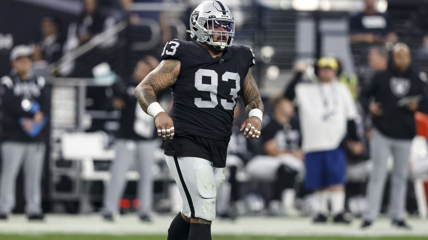 Raiders bring back Kyle Peko