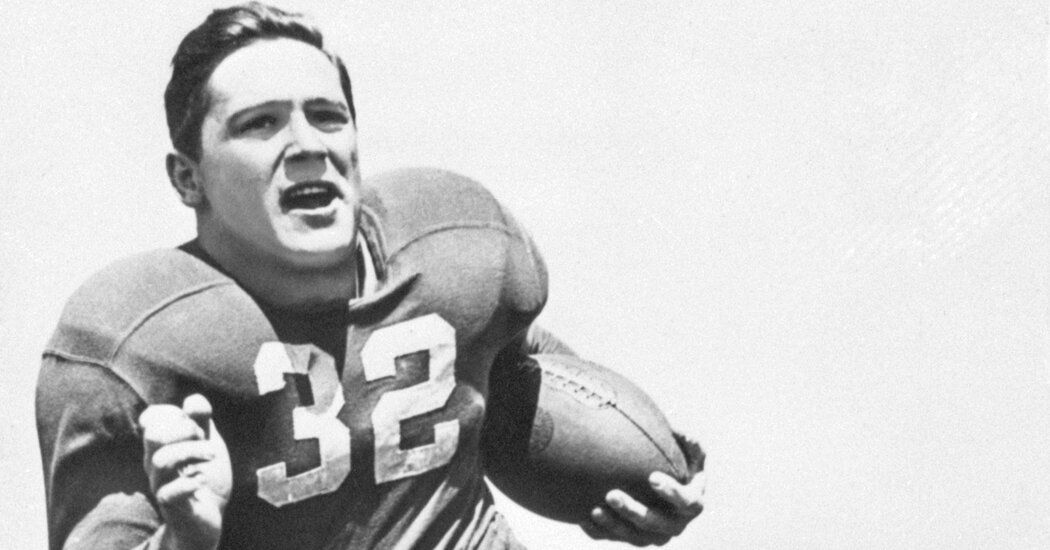 Johnny Lujack, a Star Quarterback at Notre Dame, Dies at 98