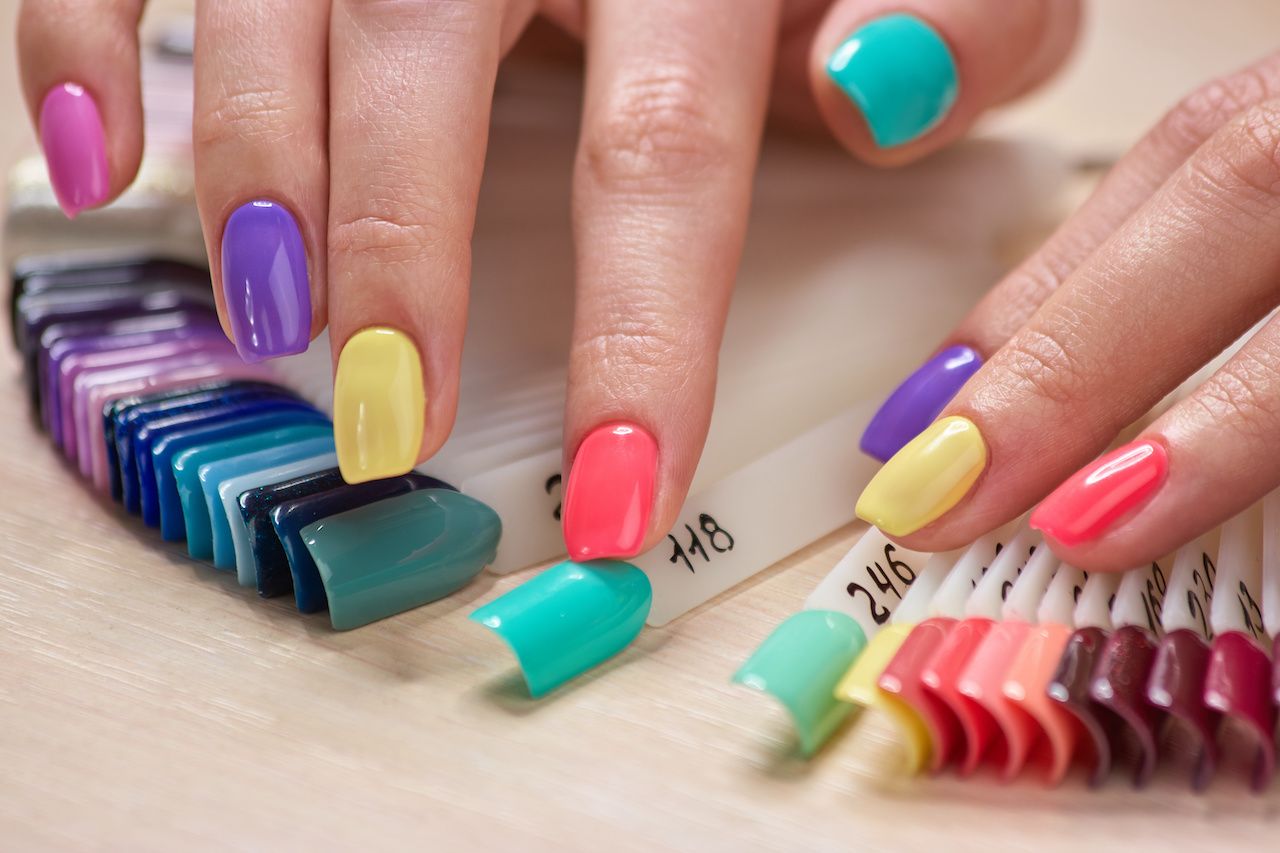 Les secrets pour retirer en toute sécurité le vernis à ongles en gel à la maison selon les experts