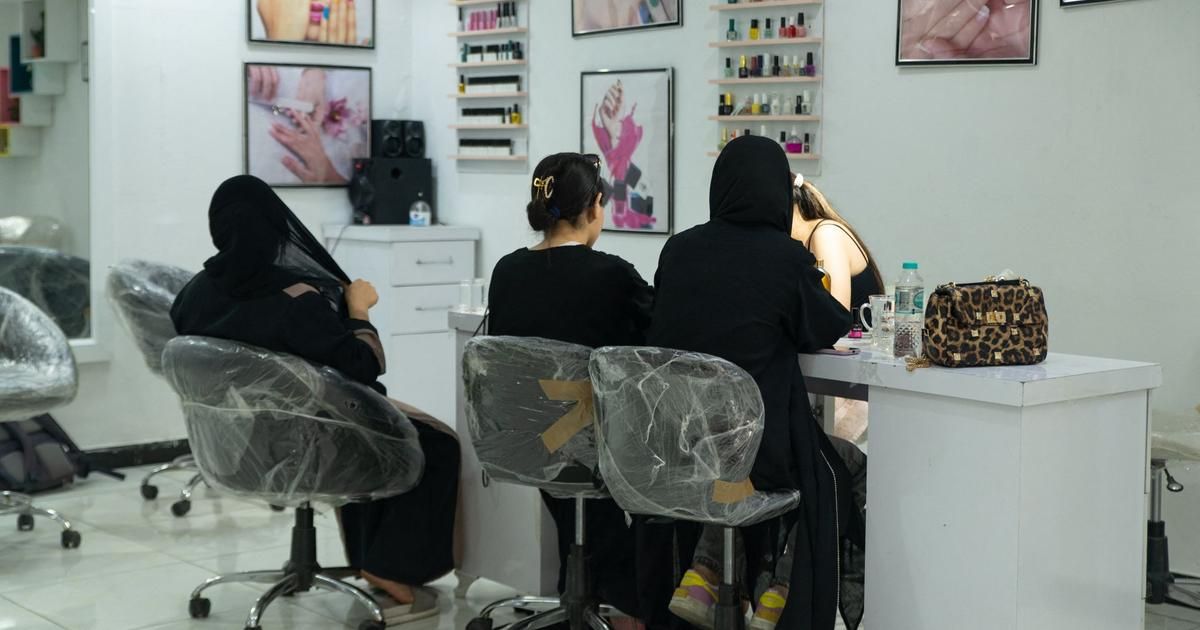 Afghanistan: la fermeture des salons de beauté, symbole de la dérive des talibans