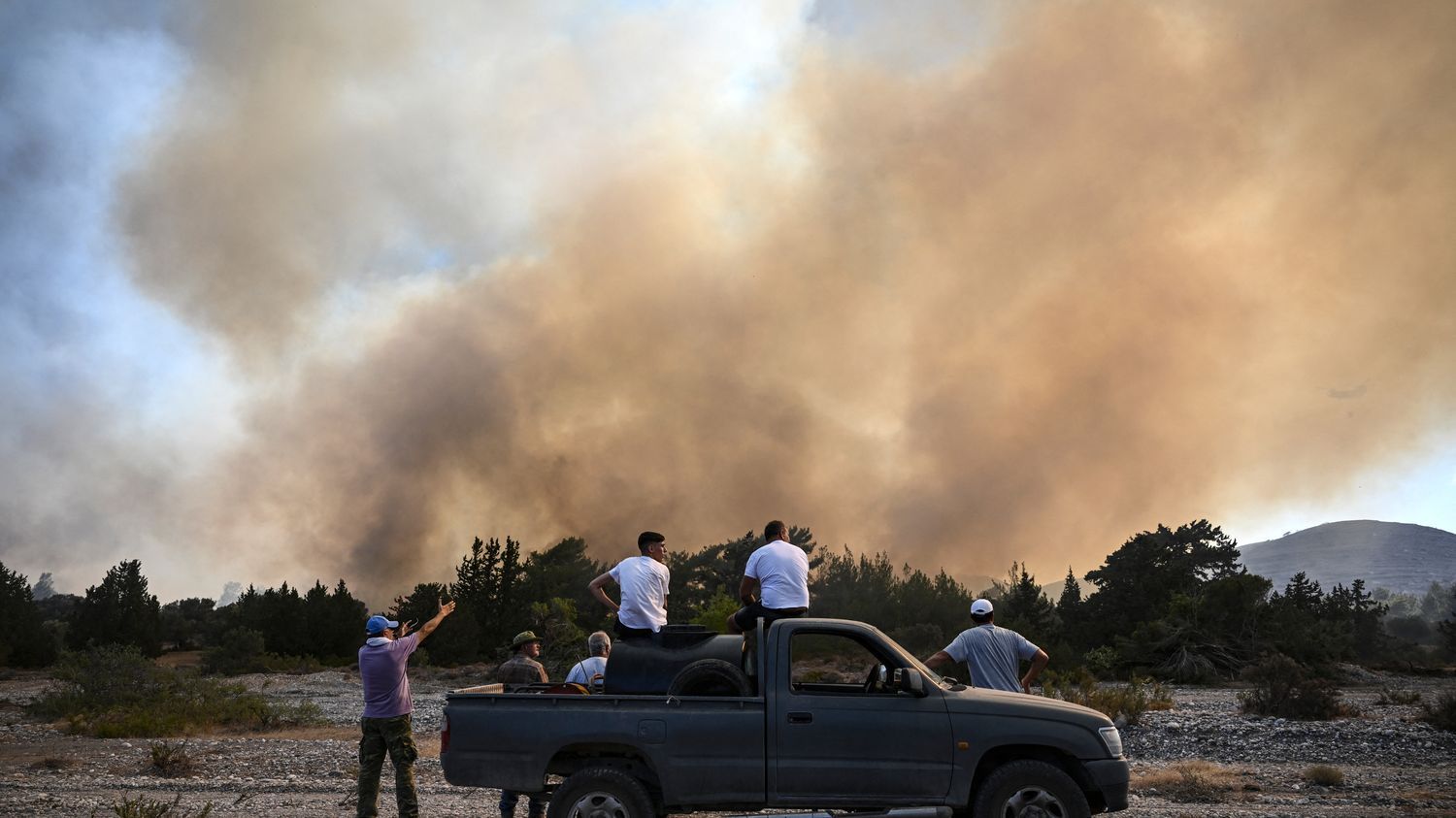 Incendies en Grèce : moyens matériels, entretien des forêts, communication... Pourquoi l'Etat est sous le feu des critiques