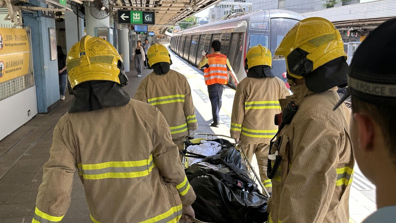 港鐵九龍塘站男子墮軌捲車底 消防移離遺體 東鐵綫服務逐步恢復