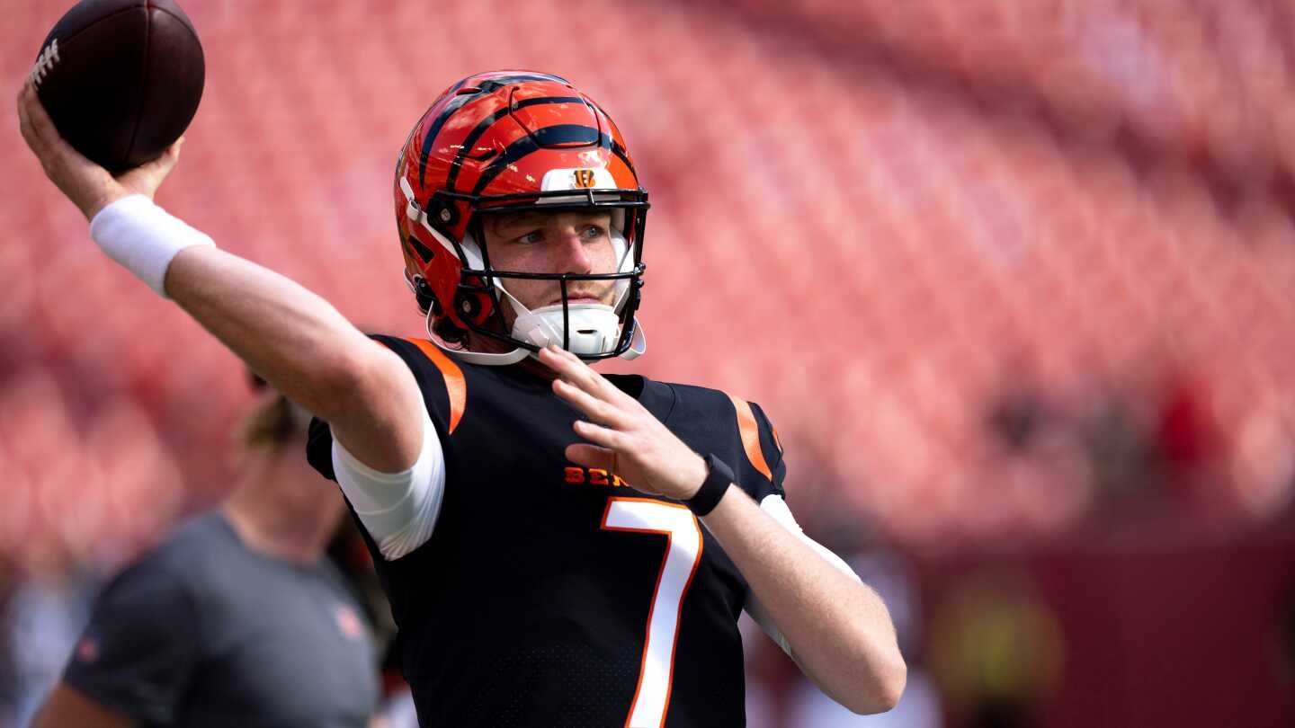 Bengals elevate Reid Sinnett with Joe Burrow's status TBD