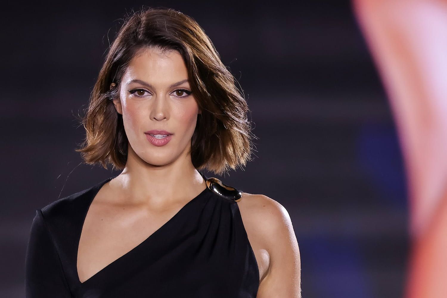 Iris Mittenaere blessée : son compagnon en garde à vue, après une plainte pour violences sur conjointe