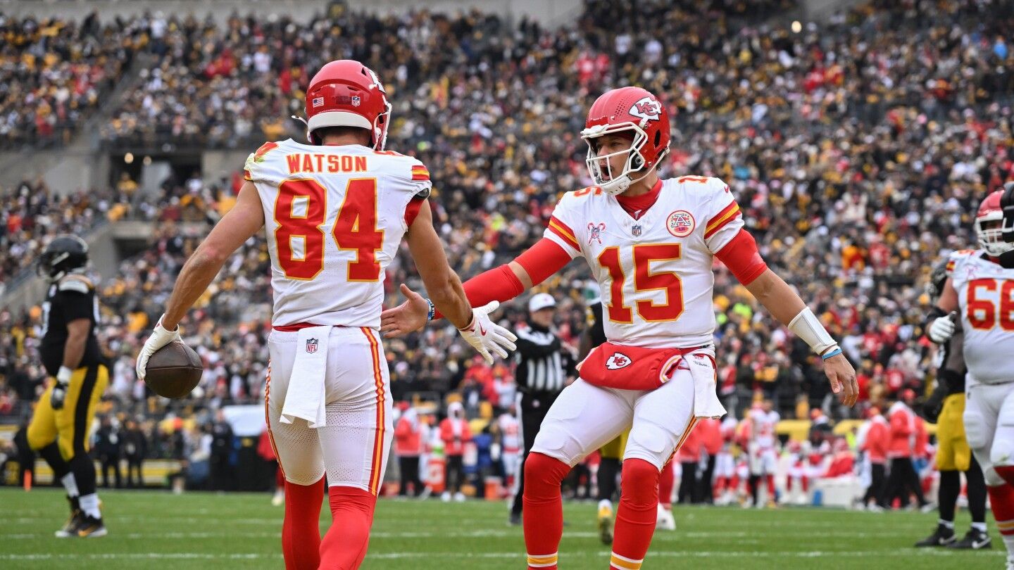 Chiefs beat Steelers 29-10, clinch top seed in AFC playoffs