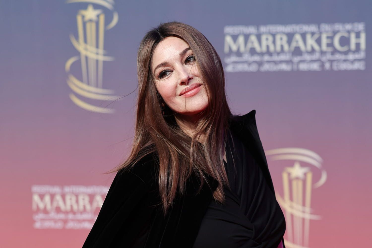 A 60 ans, Monica Bellucci dévoile son corps dans une robe semi-transparente à pois qui fait tourner les têtes