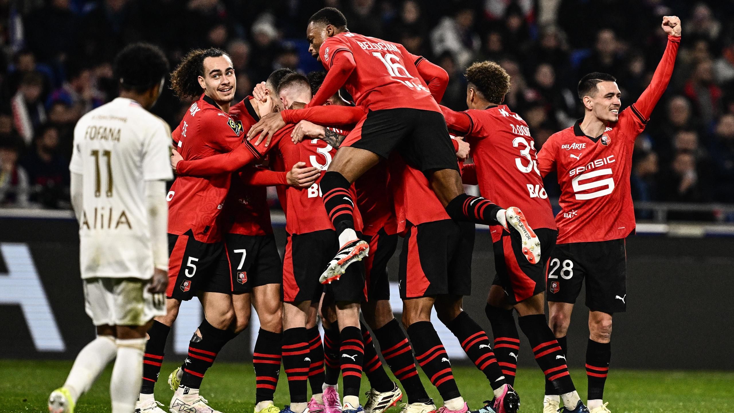 Ligue 1 | Rennes laisse l'OL dans la zone rouge en s'imposant (2-3)