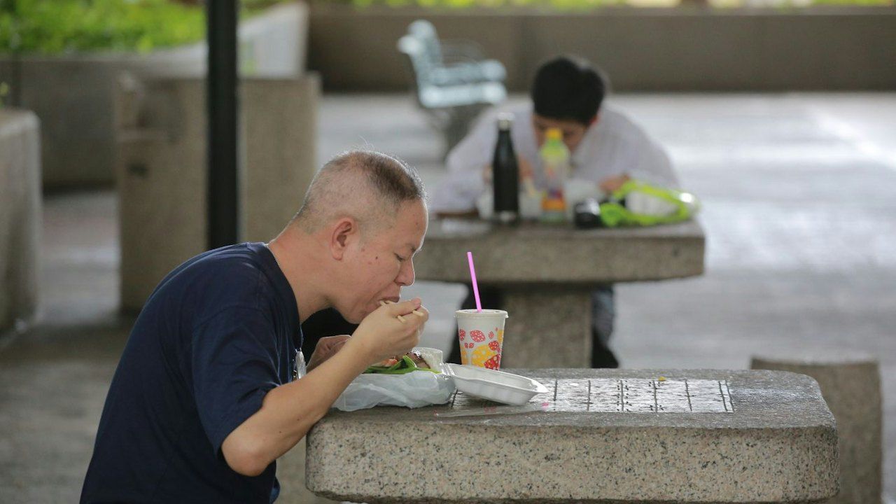 垃圾徵費｜公園食飯如何丟棄飯盒？ 江玉歡向環境局提出30問