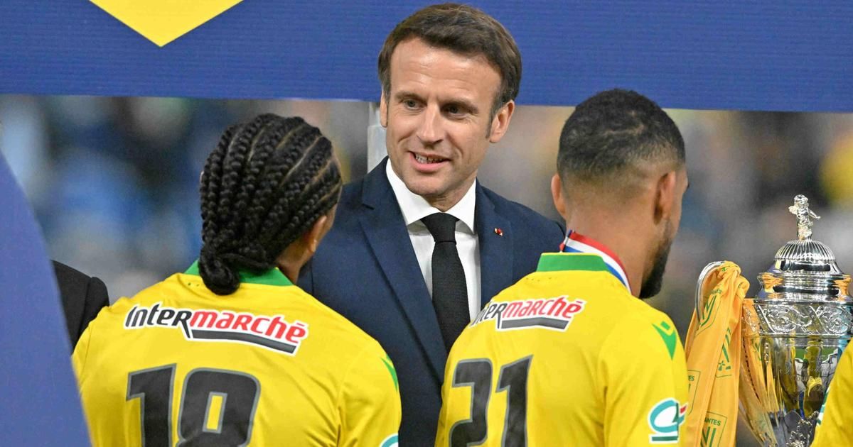 Coupe de France : les syndicats invitent les supporters à brandir un carton rouge contre le Président Macron pendant la finale