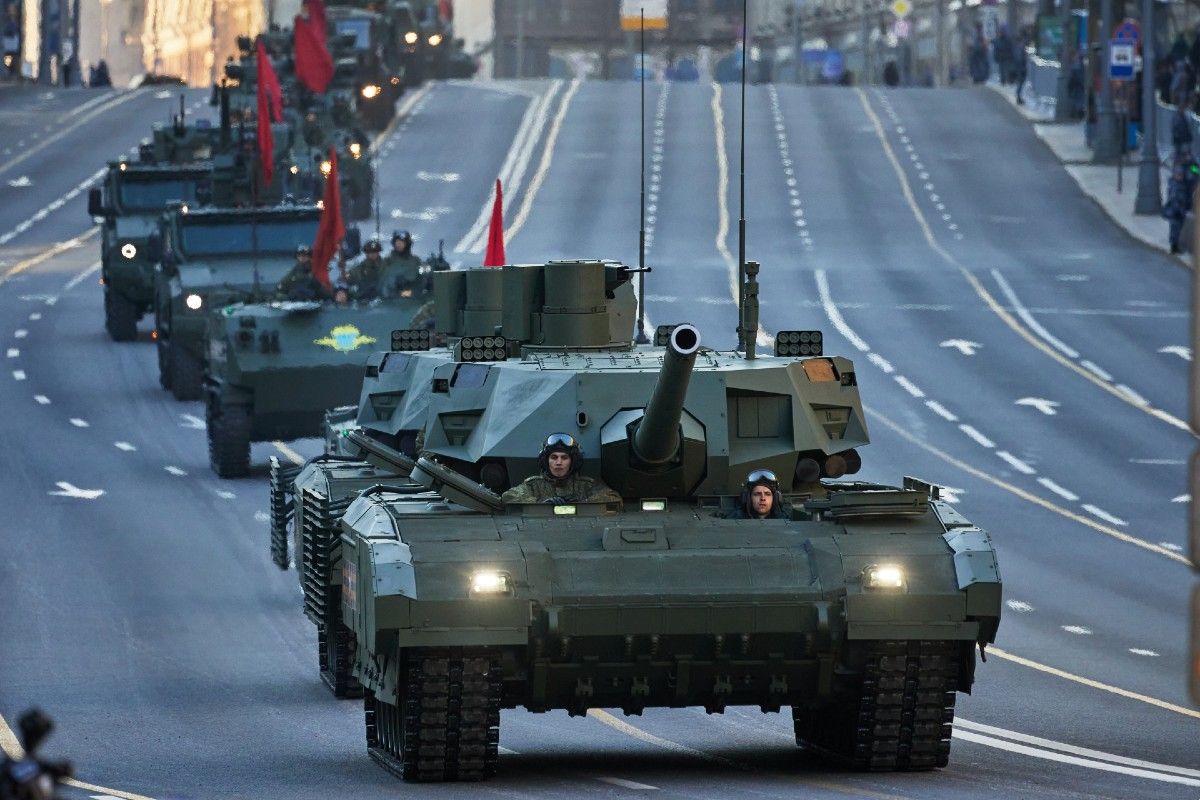 How Russia's New T-14 Armata Tanks Compare to U.S. Abrams