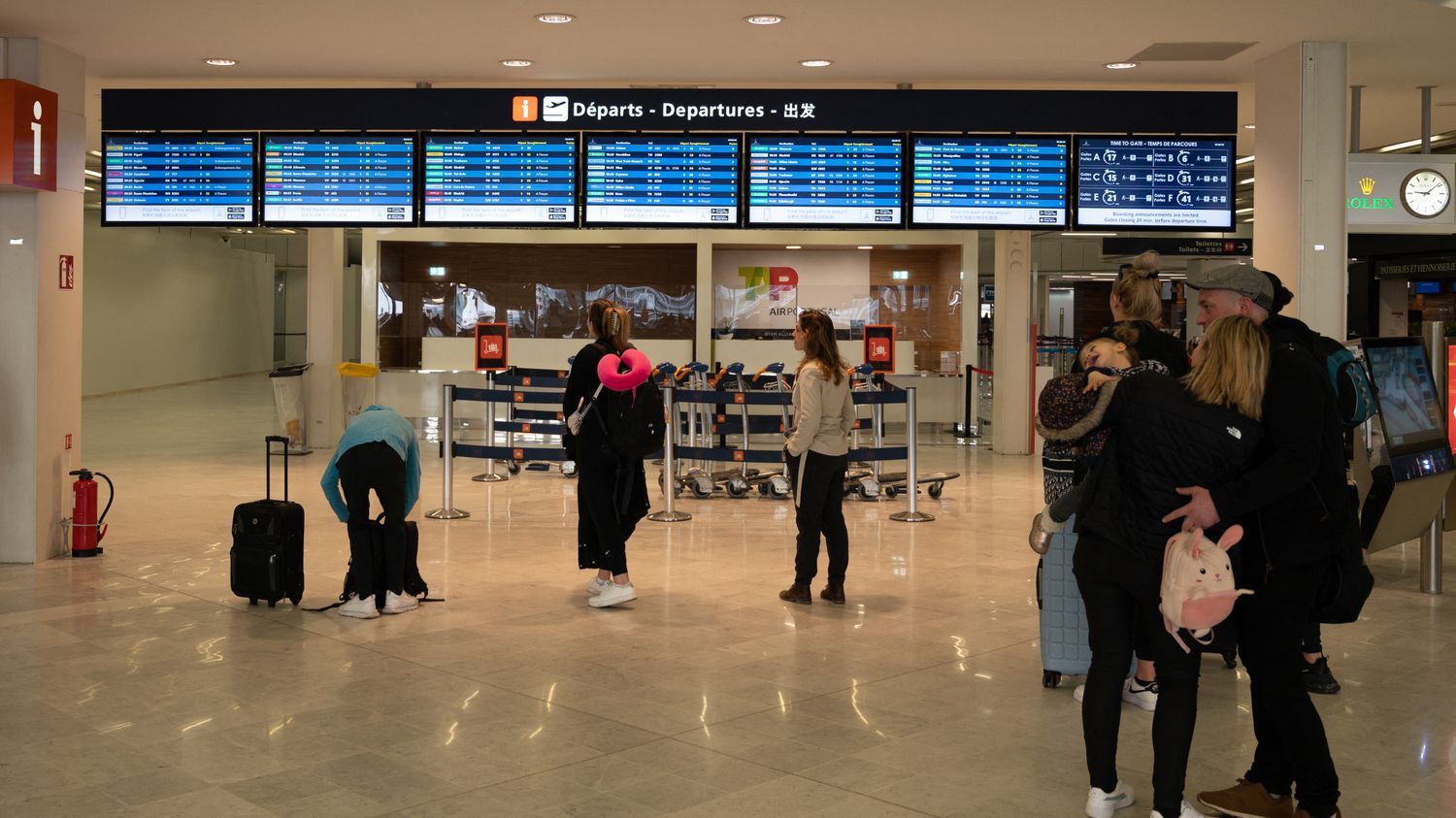 Grève du 1er-Mai : l'aviation civile prévoit l'annulation d'un tiers des vols à Orly, Marseille et Lyon, et d'un quart à Roissy