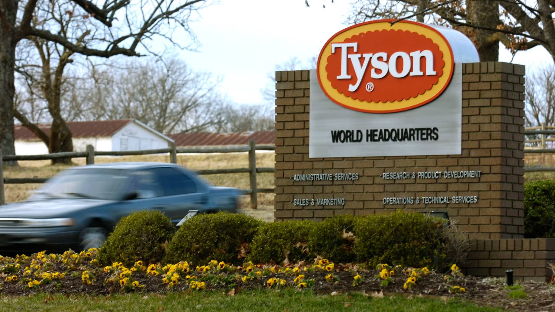 Tyson Foods to eliminate 10% of corporate jobs, memo says