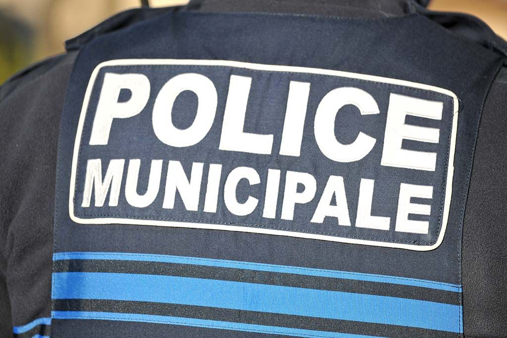 Loire-Atlantique : Un policier municipal violemment agressé à la barre de fer dans une mairie près de Nantes