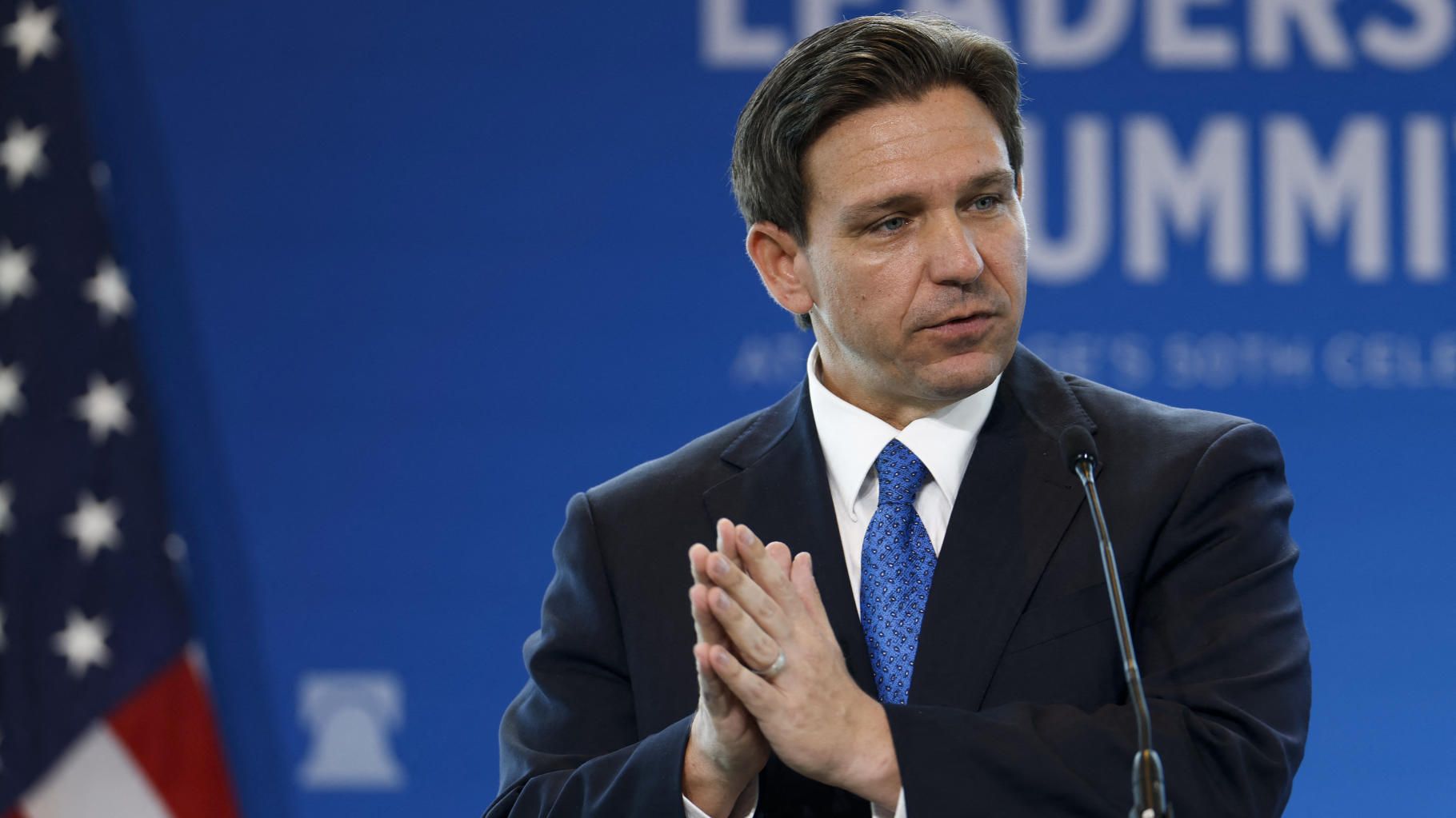 Disney poursuit DeSantis et sa chasse au " wokisme " en l’accusant de " vengeance " politique