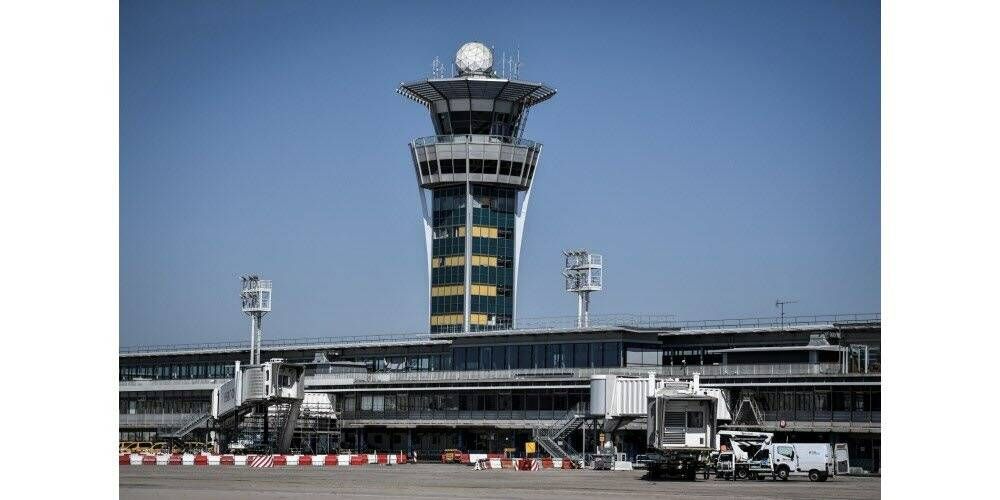 Un homme arrêté dans un aéroport américain avec une "paille de vampire"