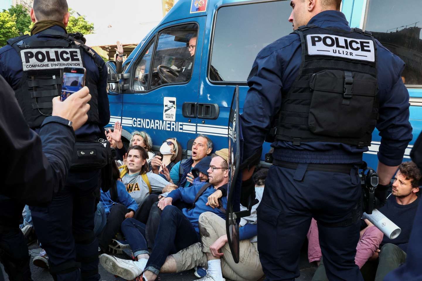 TotalEnergies : échauffourées et gaz lacrymogène avant une assemblée générale